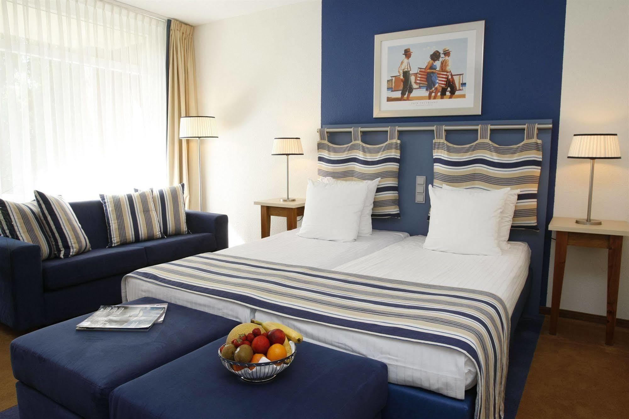 Westcord Hotel De Wadden Vlieland Bagian luar foto